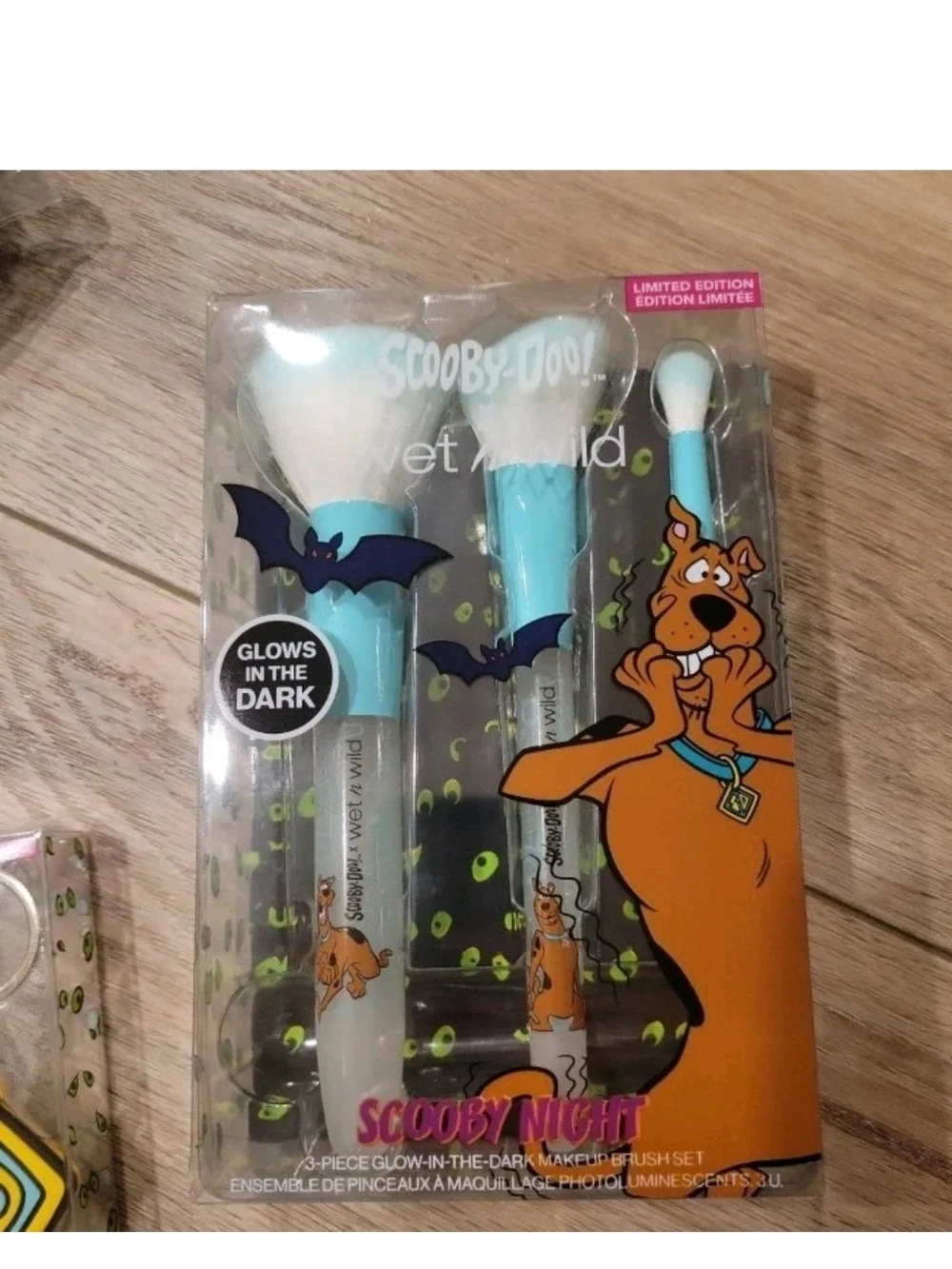 NWT wet n wild Scooby Doo makeup bag and tools